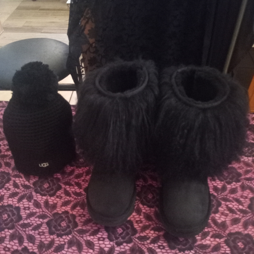 BLACK UGG BOOTS